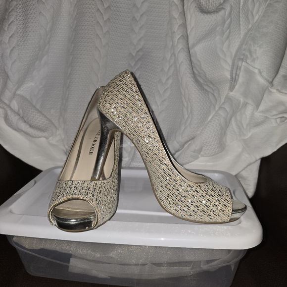 EUC Audrey Brooke Evening Heels - Picture 10 of 14